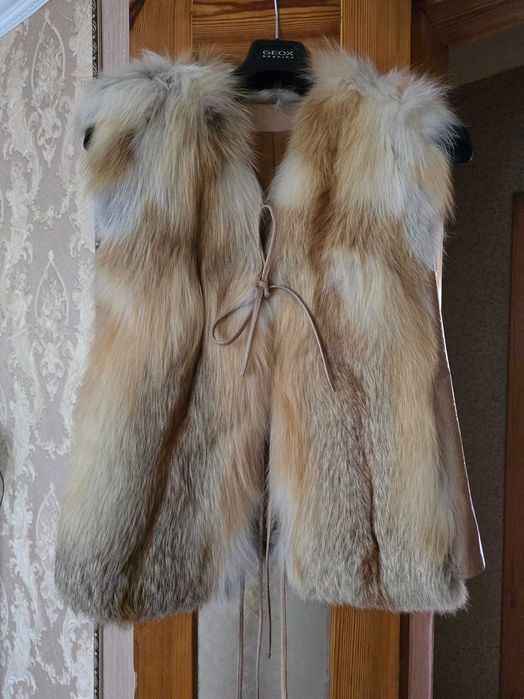 Меховой жилет лиса