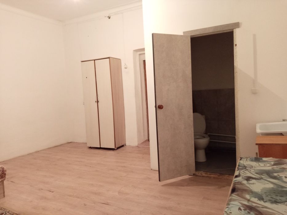 Сдается комната, туалет ванная в комнате, большой площадью