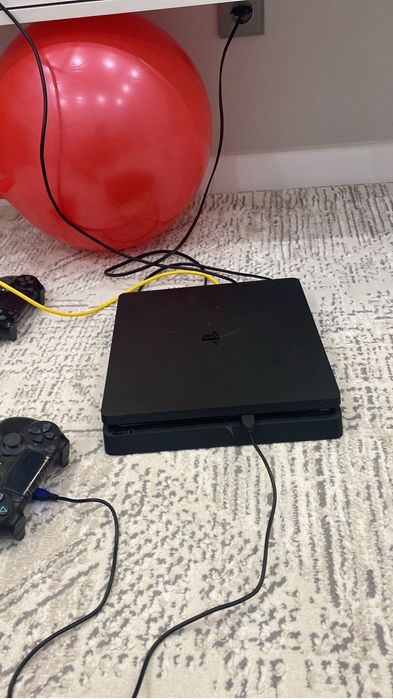 Продам PS4 Slim 500 гб