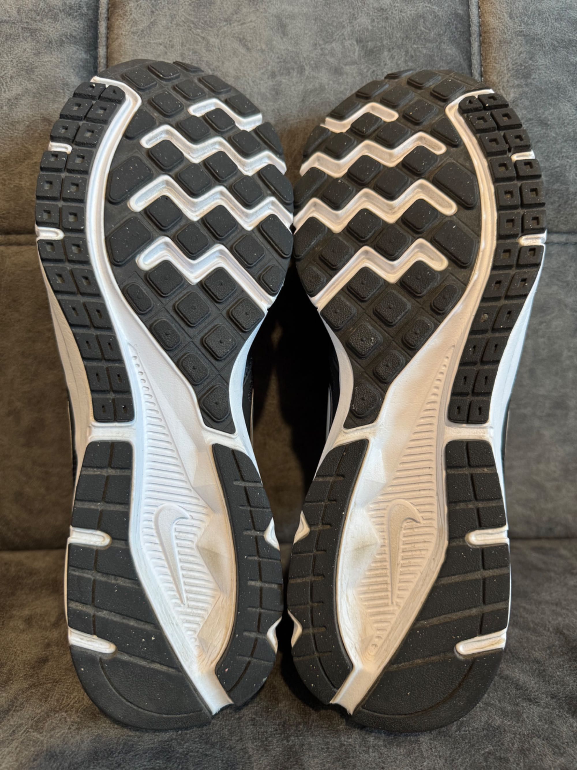 Nike Downshifter 6 Black.