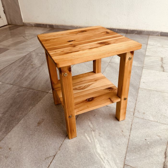 Масичка от масивно дърво, внесена от Швеция