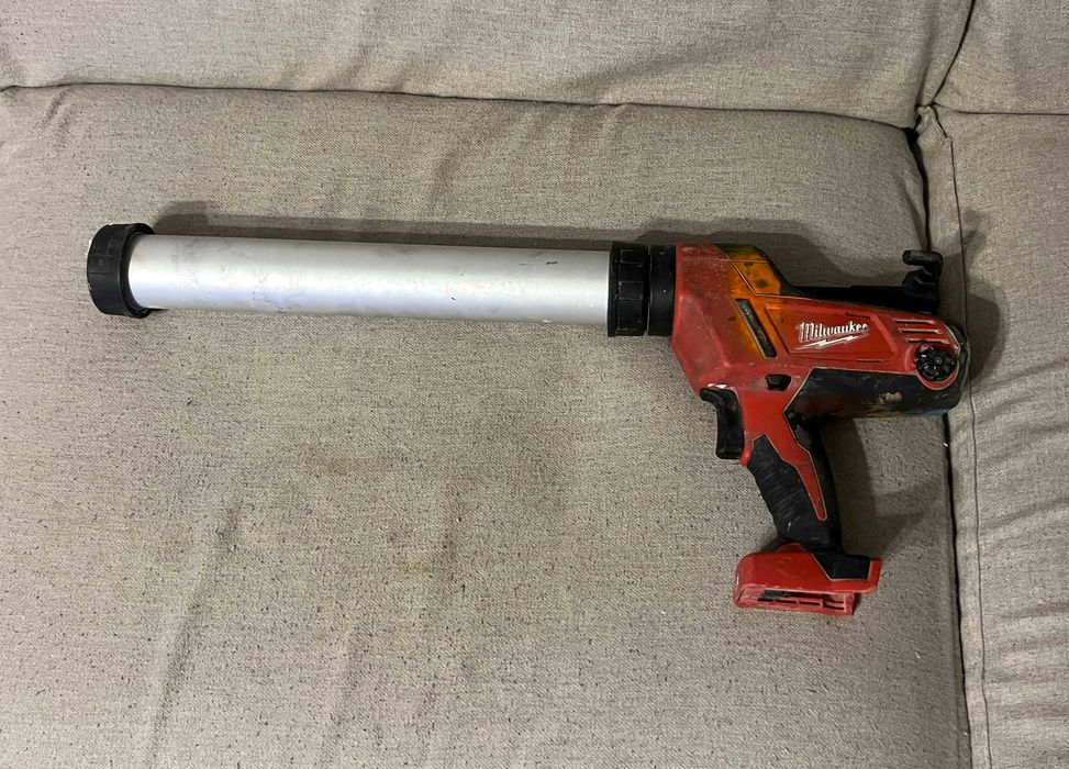 Milwaukee C18 PCG pistol electric pentru adezivi si etansanti 18V