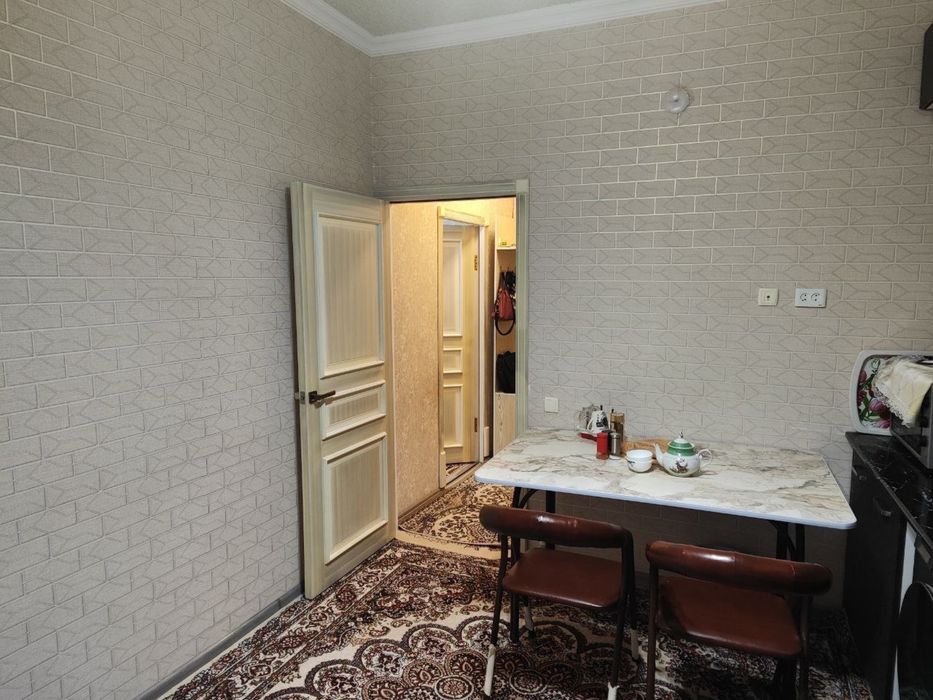 1 xonali kvartira sotiladi