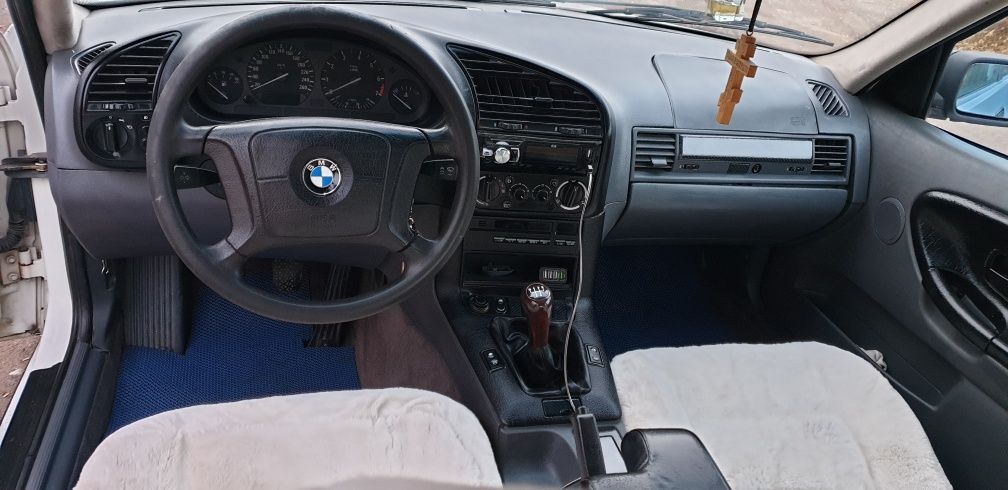 Продам BMW 320, в хорошем состоянии