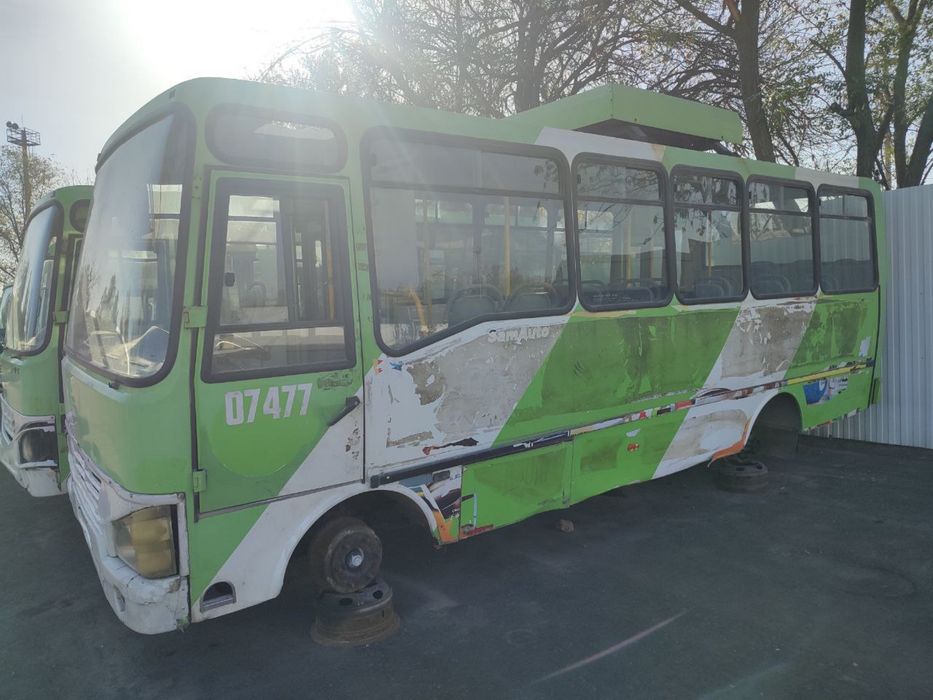 Isuzu avtobus 2016 yil ,2014 yil 2913 yil  11500$ narxi kilishamiz