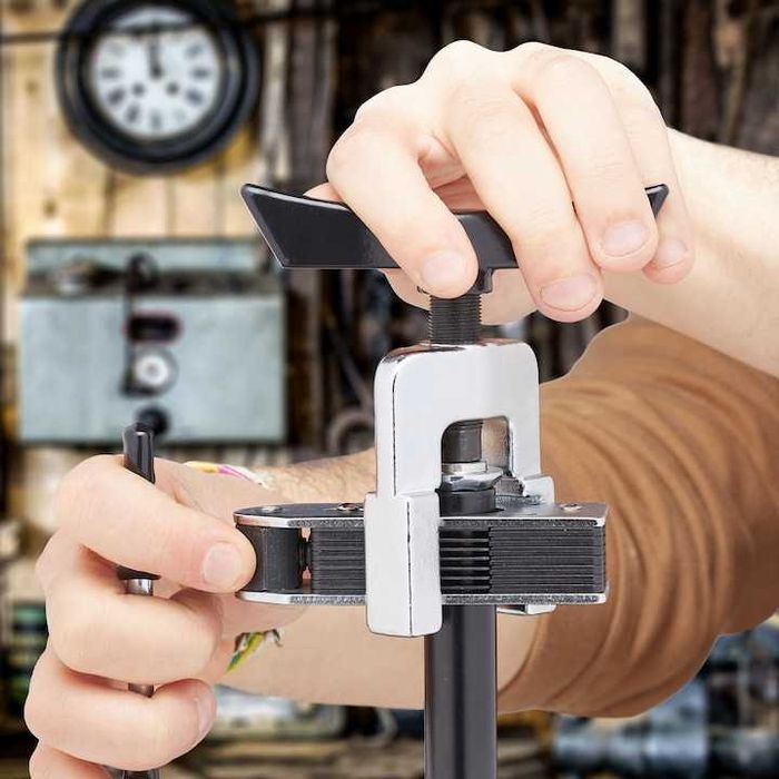 Dispozitiv pentru bercuit, conducte de frana si aer conditionat,nou