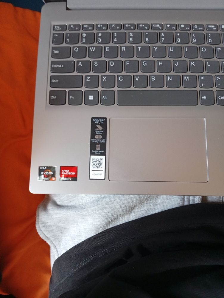 Vând  Laptop Lenovo ca nou
