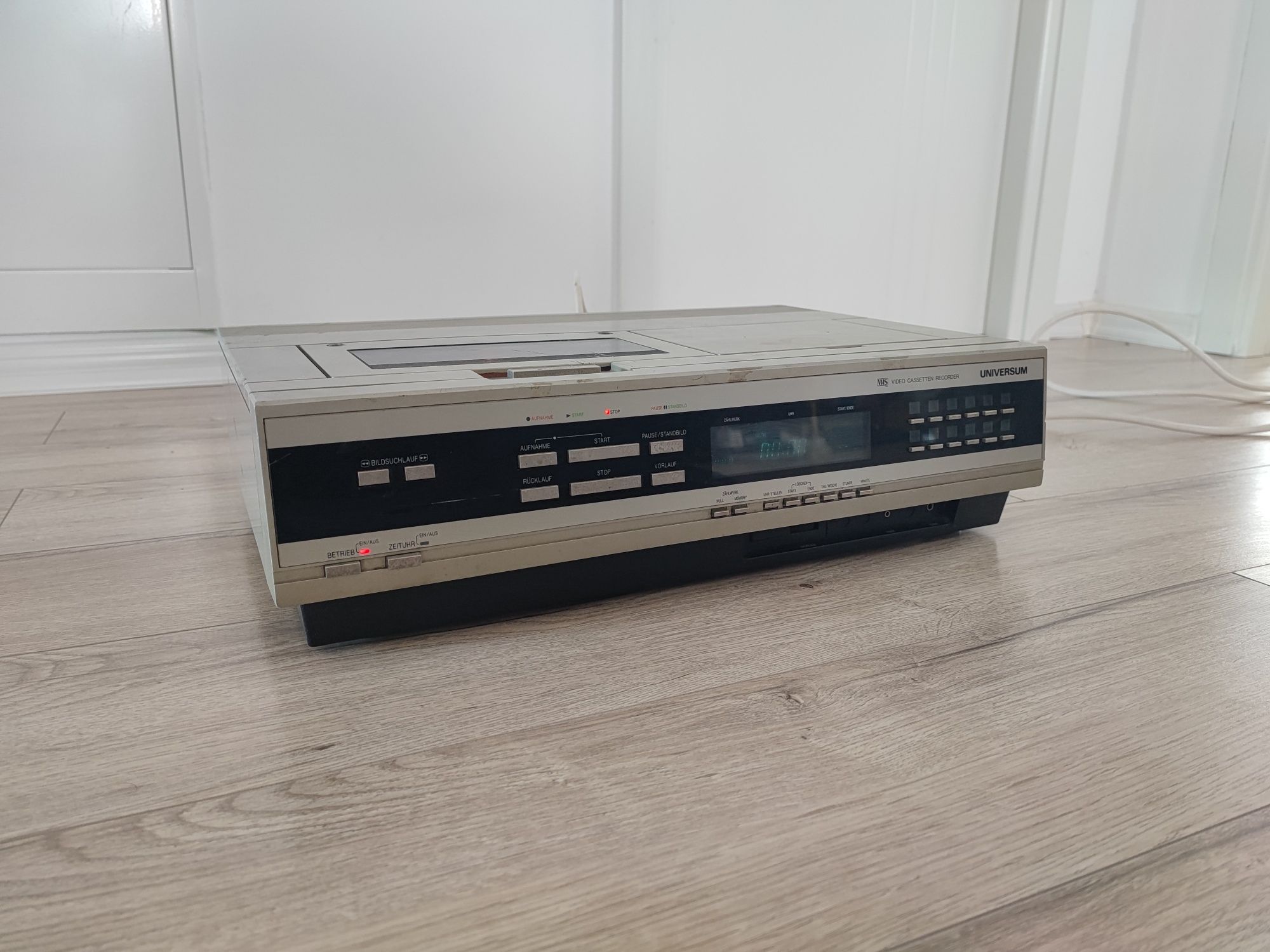 Video recorder VHS Universum