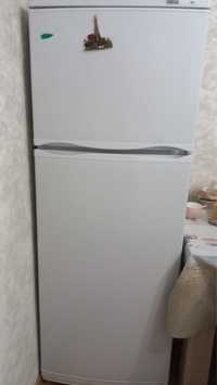 Продам холодильник Атлант( не работает)
