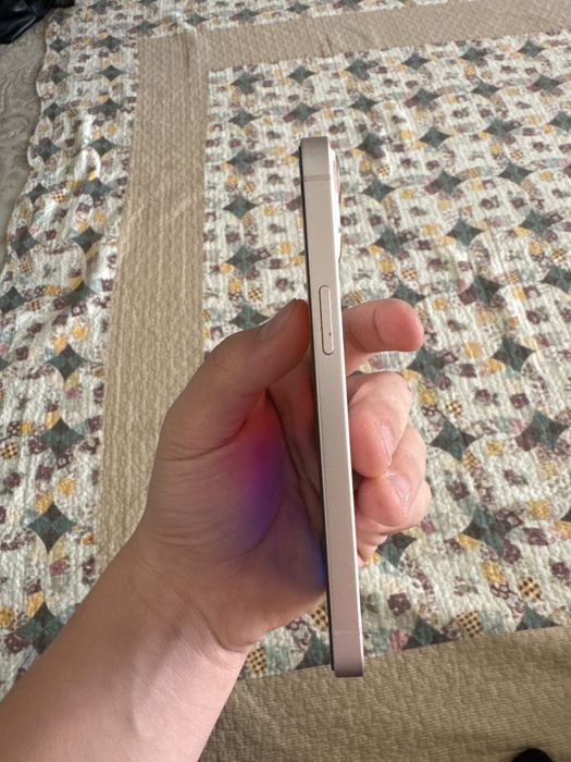 Apple iPhone 13 продаётся