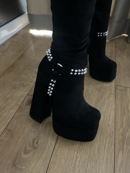 Велурени чизми нови