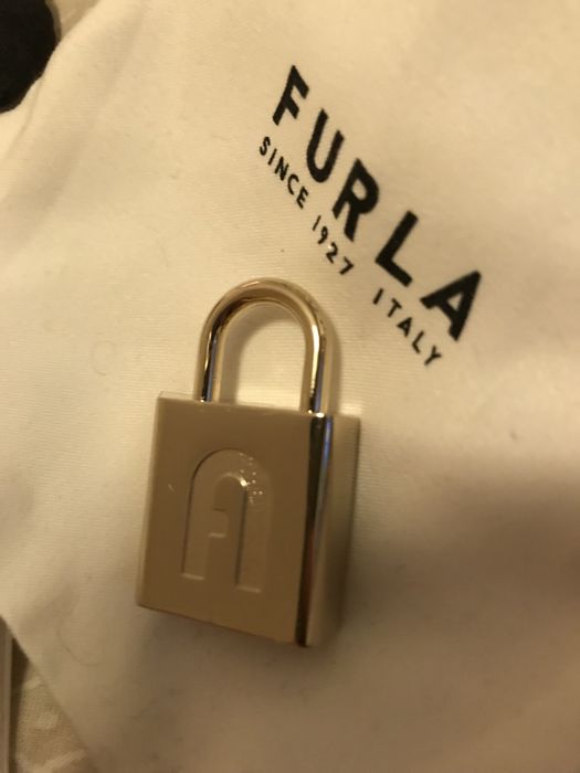 Аксесоар катинарче Furla