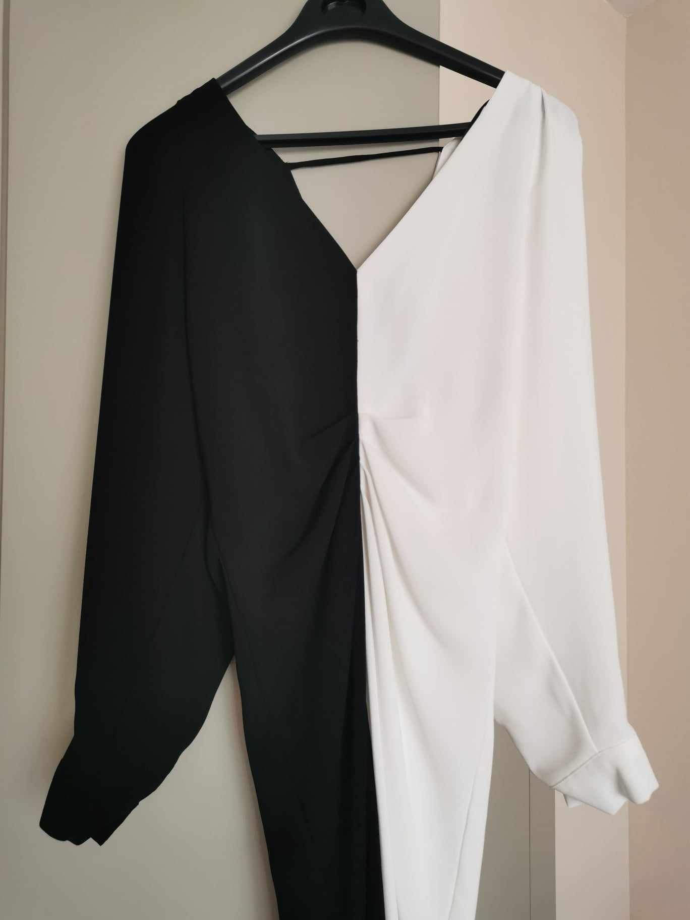 Черно-бяла рокля Mango
