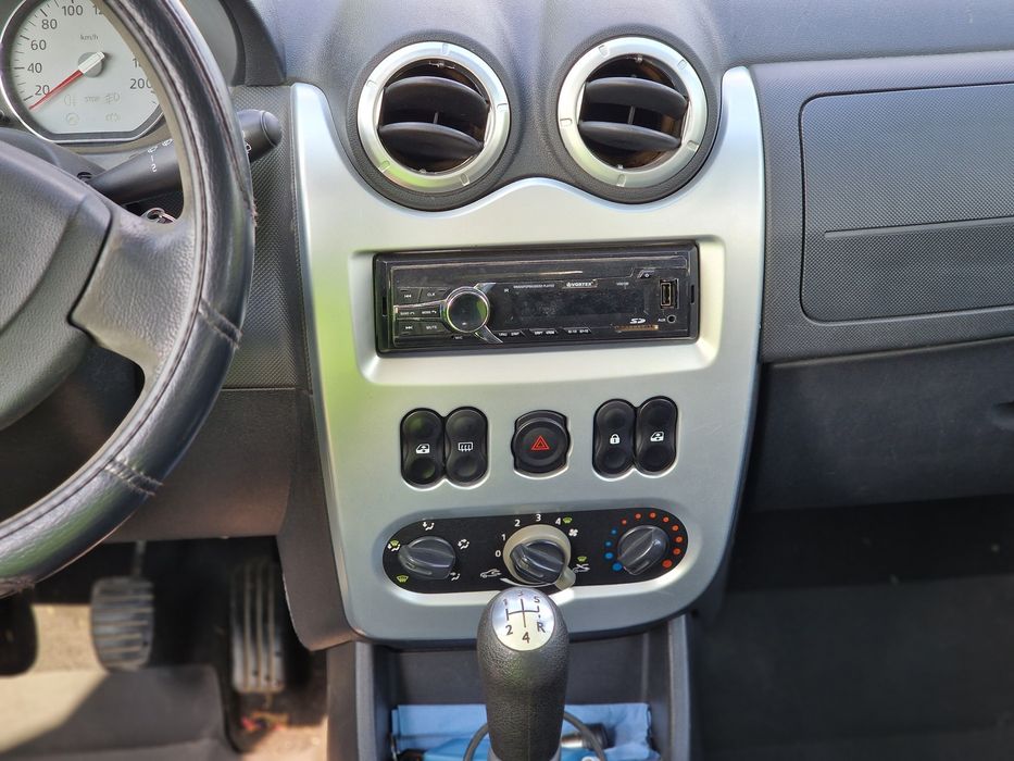 Vand dacia logan benzina