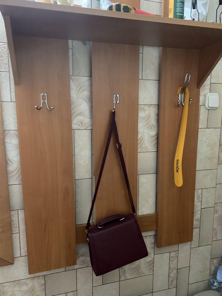Срочно отдам даром прихожую