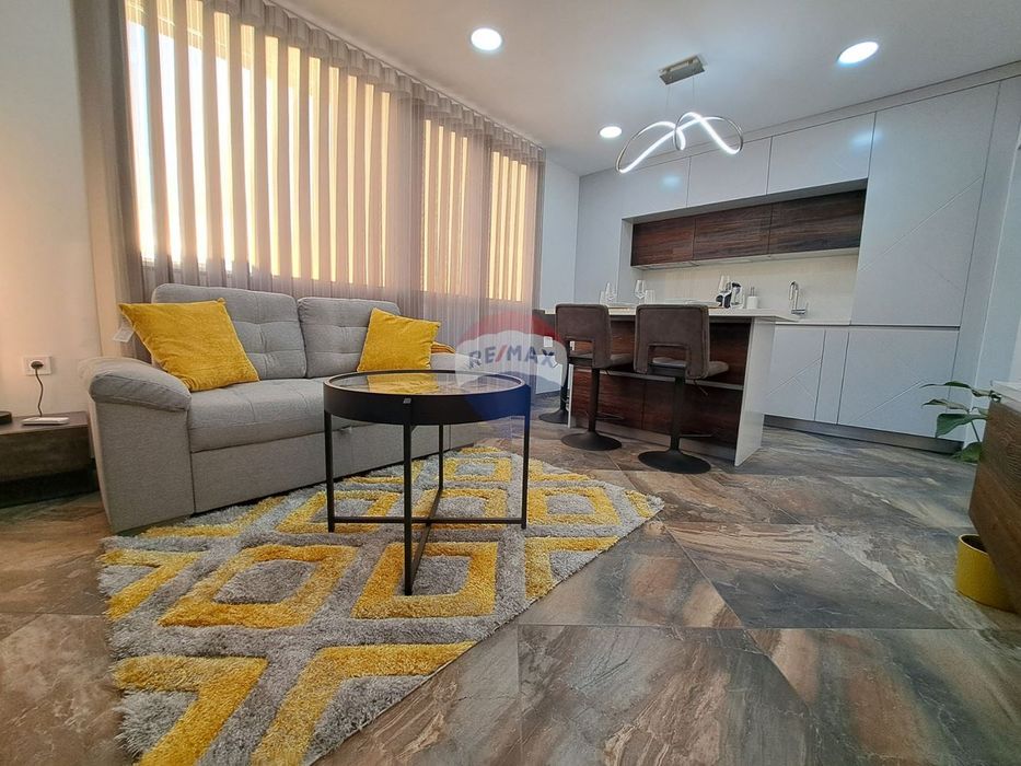 Продава се Тристаен апартамент в Варна, Бизнес хотел - 96 кв.м за 2500 €/кв.м - Снимка #3