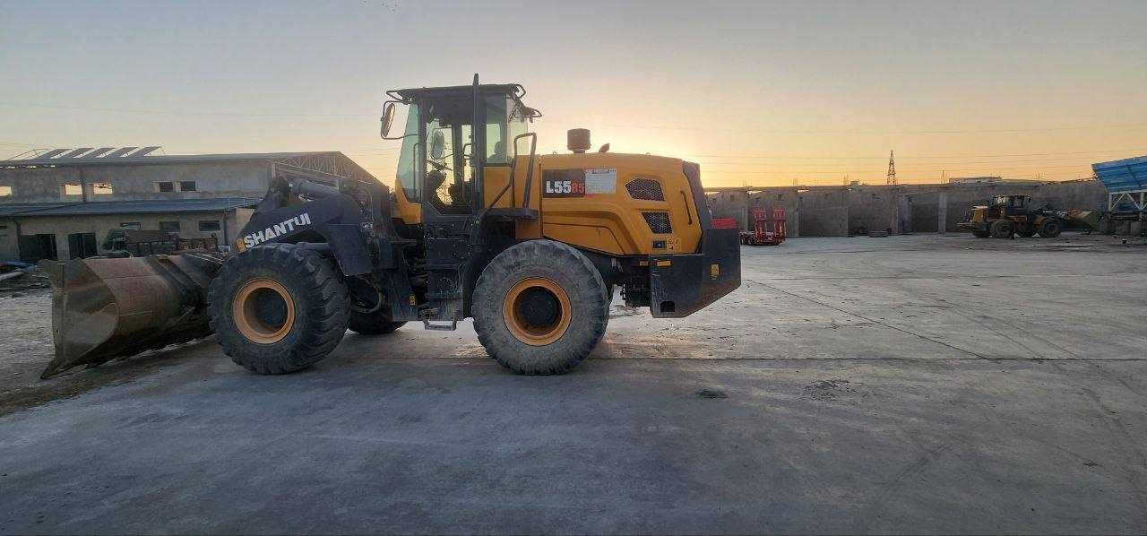 Продается Фронтальный погрузчик SHANTUI L55-65