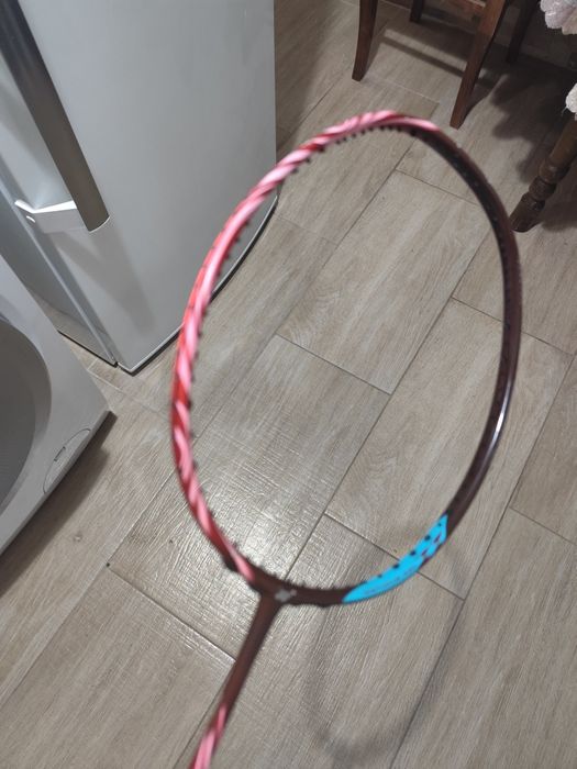 Продавам ракета за бадминтон Yonex