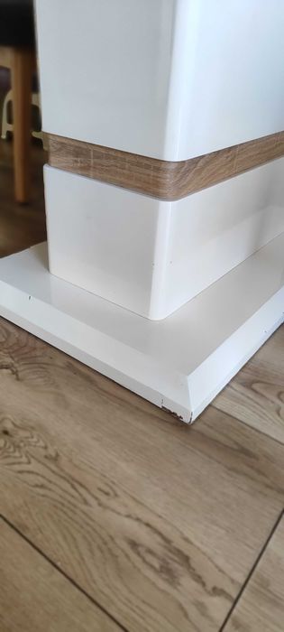 Продавам маса бяла МДФ