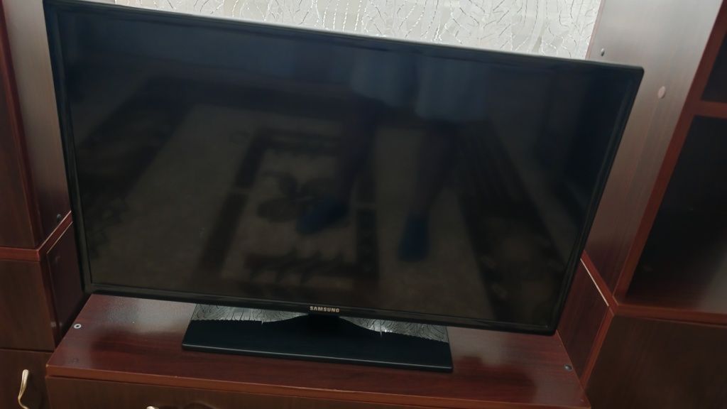 Samsung UE32EH4000
Кратко описание
Снимки