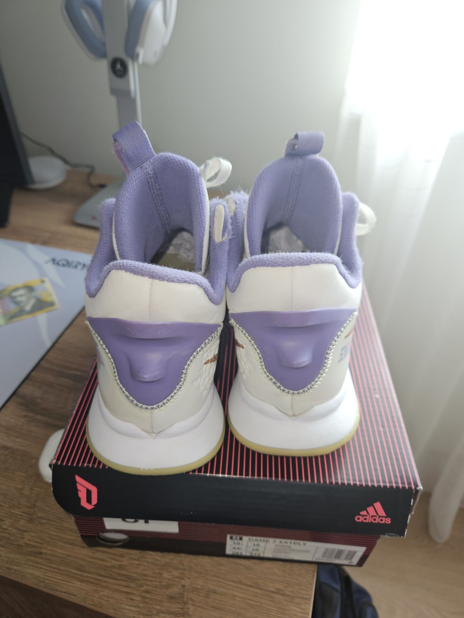 Vand adidasi LeBron Witness 5