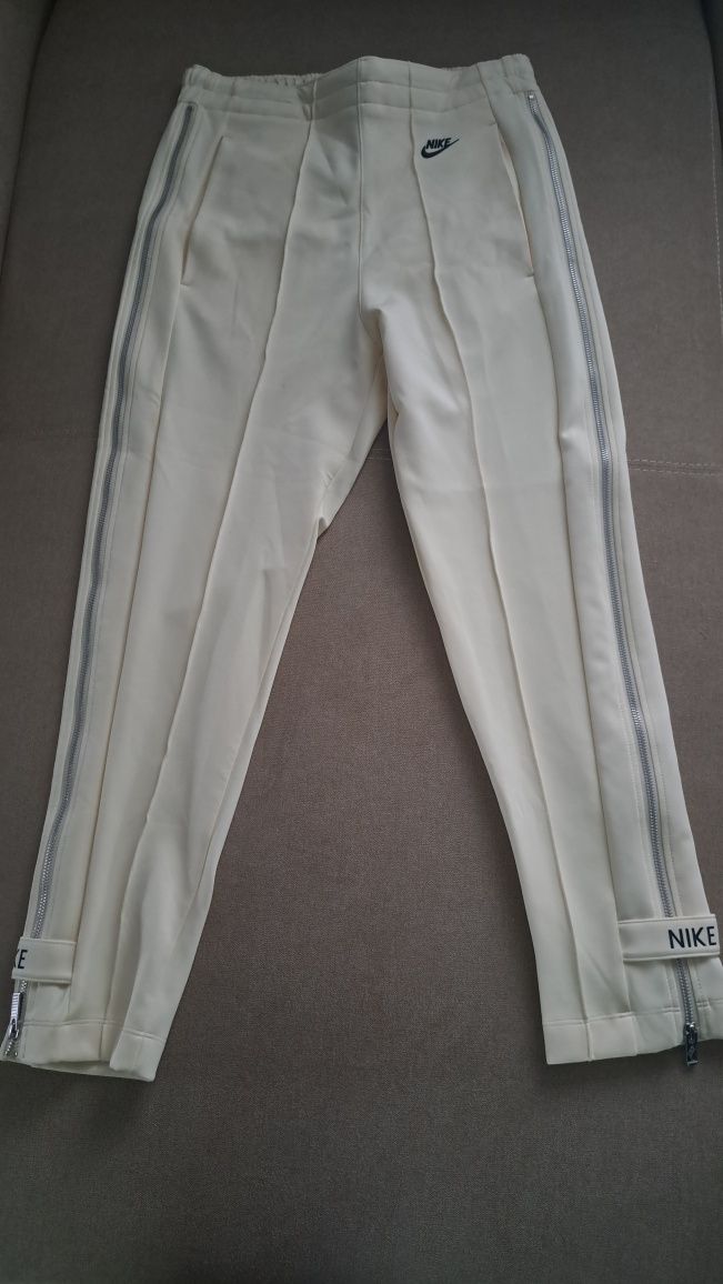 Pantaloni Nike Circa marimea S