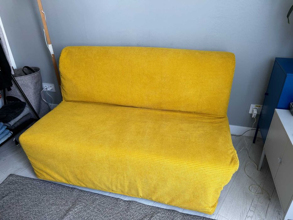 Canapea extensibilă + TV