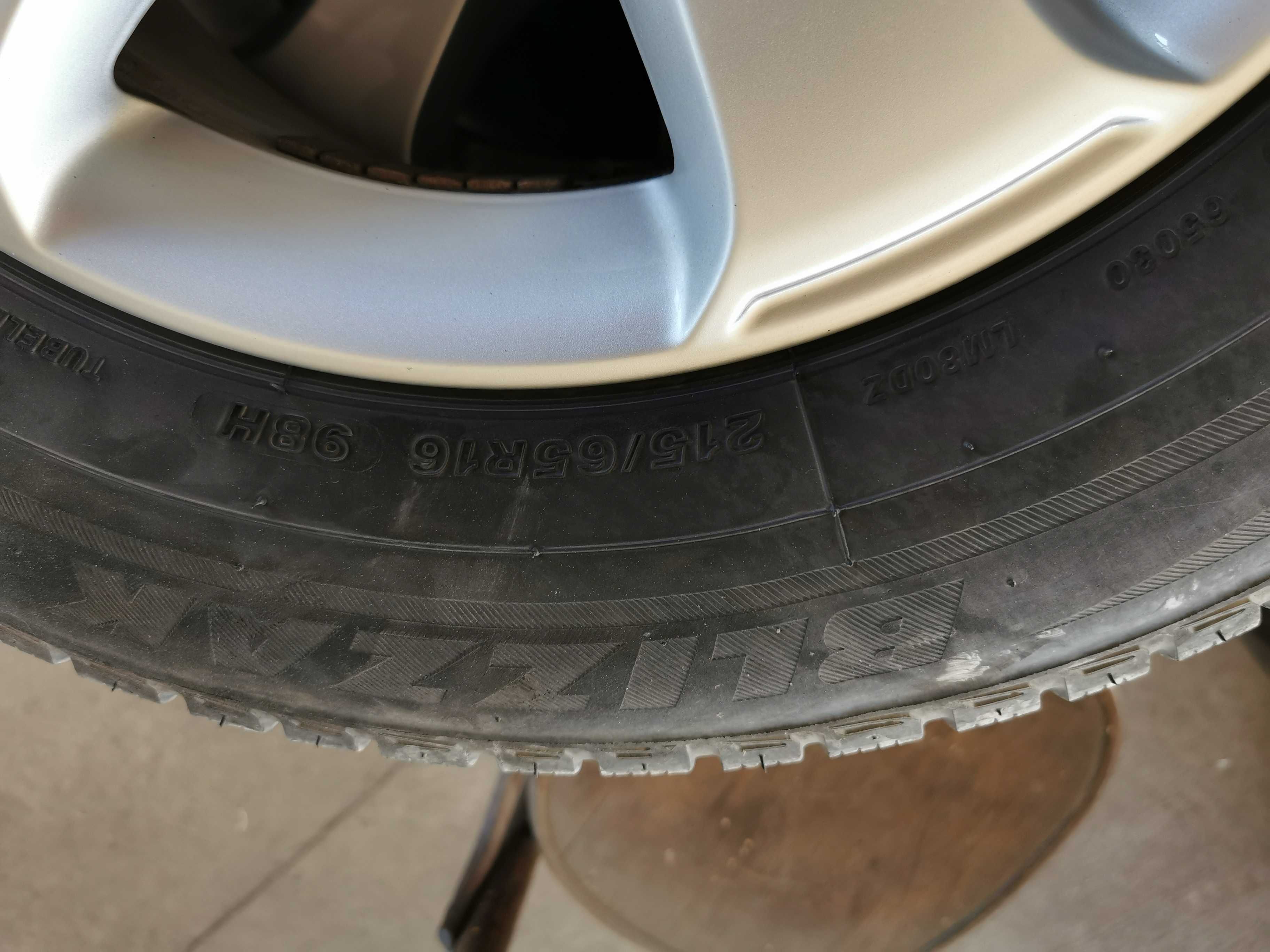 4бр. зимни гуми Bridgestone 215 65 16