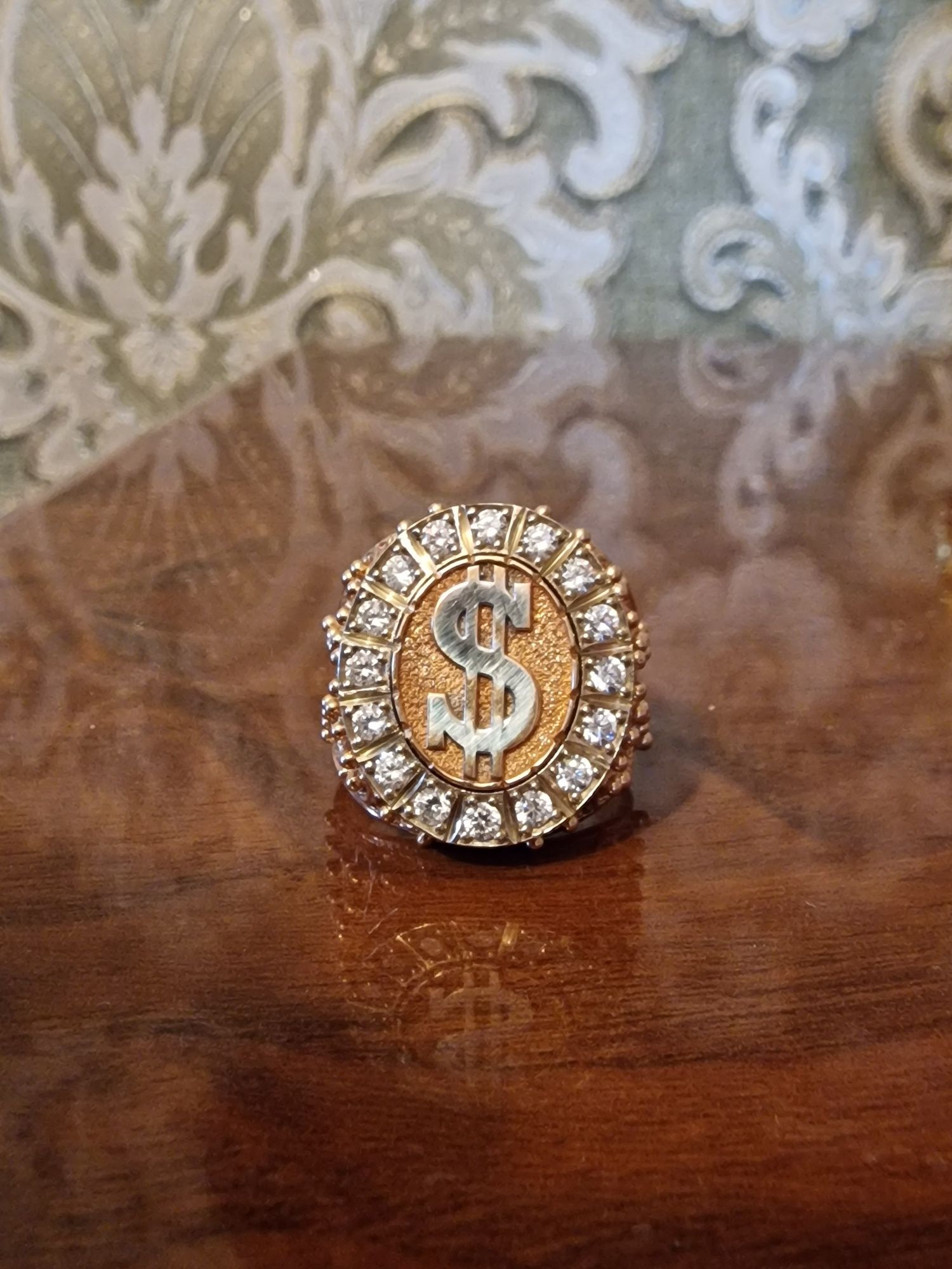 Продам Золотое мужское кольцо доллар!