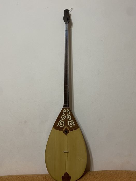 Продам домбру в отличном состояние