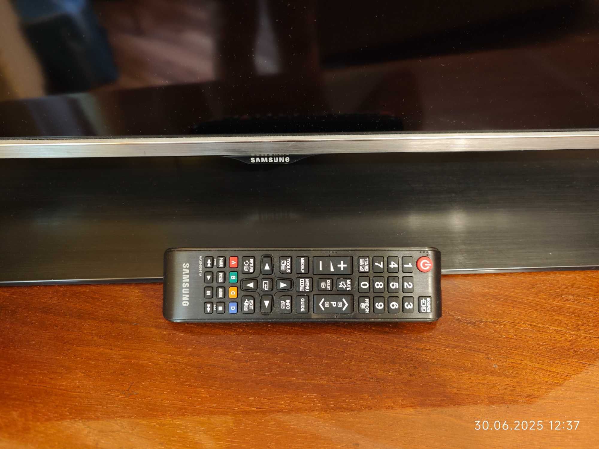 LED панель  40"  SAMSUNG  5 поколения