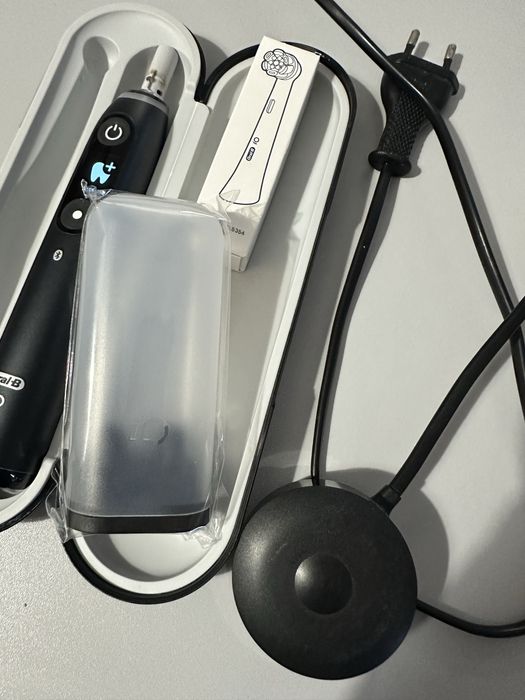 Periuta de dinti electrica oral-b io7