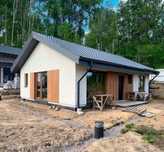 Vand case modulare pe structura metalica