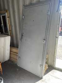 Дверь металлическая, железная, входная,  продам недорого