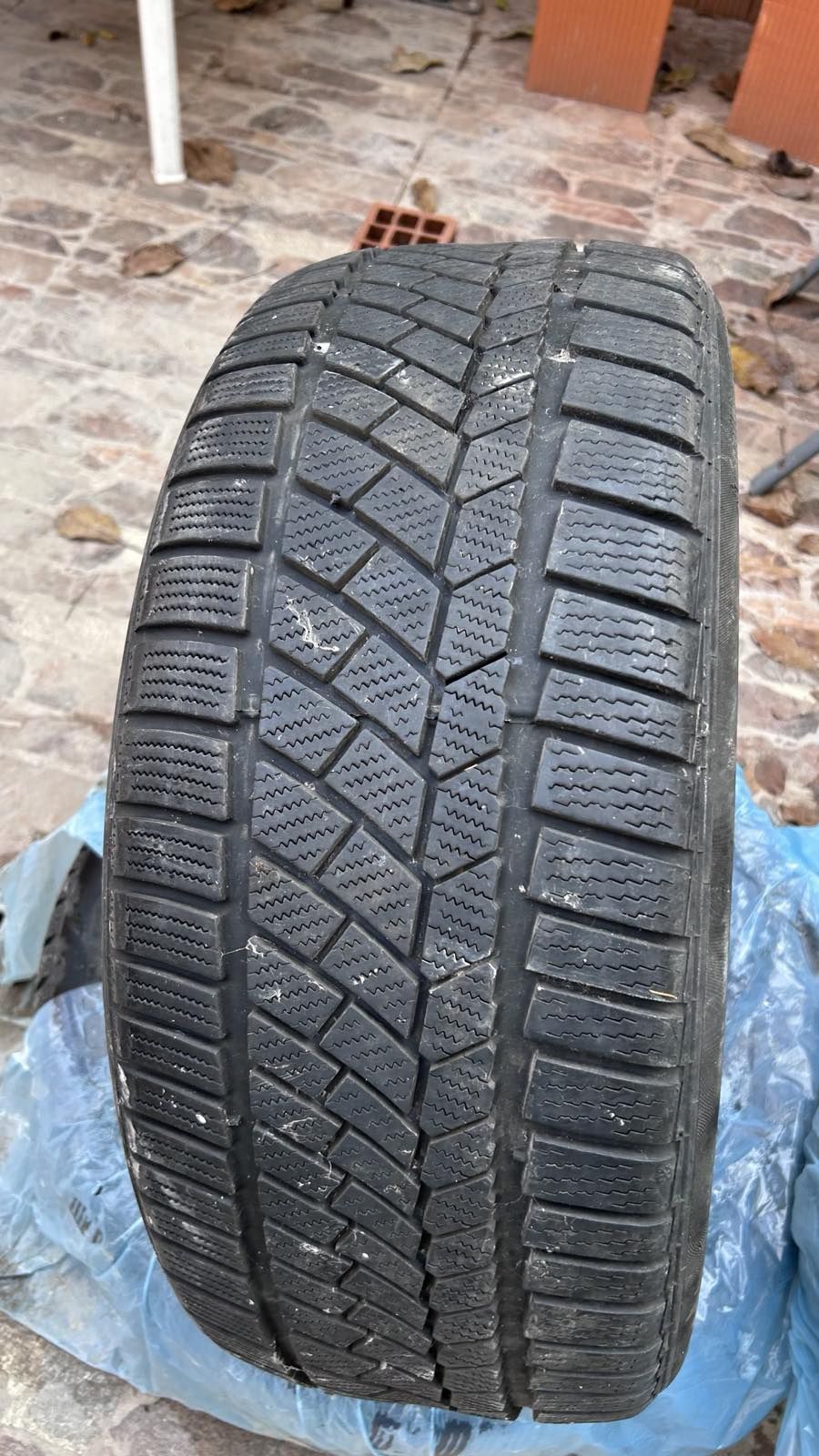 Гуми 19-ки всесезонни 235/40 R19