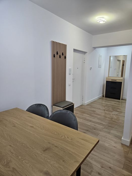 Inchiriez apartament cu 2 camere (Dormitor + Living) SILK si parcare