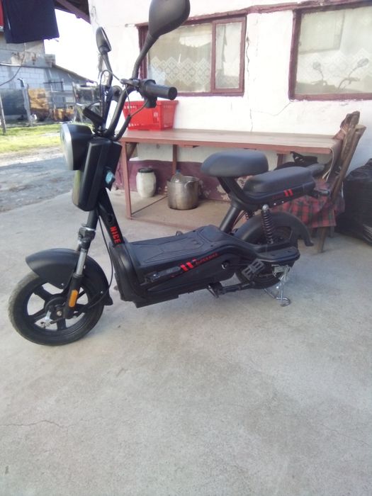 Vînd foarte foarte urgent scuter electric de 25.km.proprietar