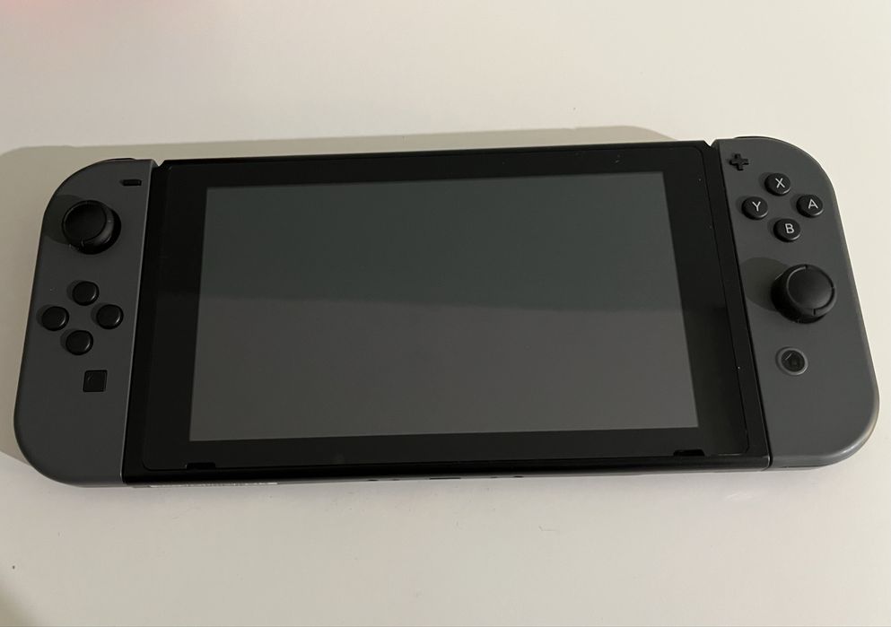 Nintendo Switch cu cutie si toate accesoriile