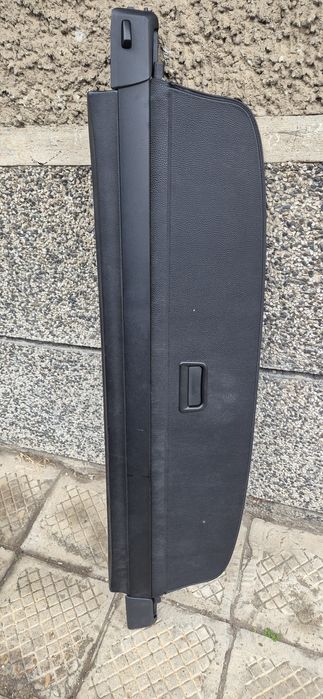 Продавам щора за багажник за Пасат B6 комби