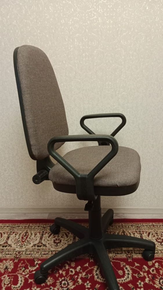 Офисное кресло 15000