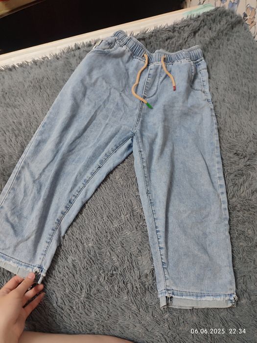 Продам детские шорты в карусели.