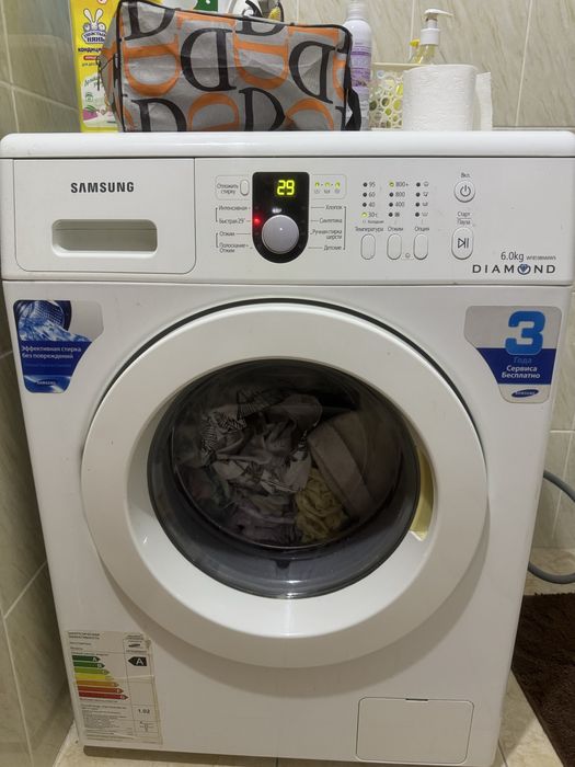 Стиральная рабочая машина на 6 кг. Самсунг.