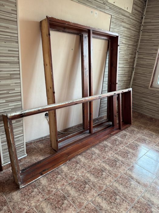 Прозорци и врата с дървена дограма