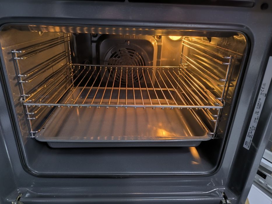 Фурна  AEG B31510-4-m за вграждане 9 Функции с вентилатор.