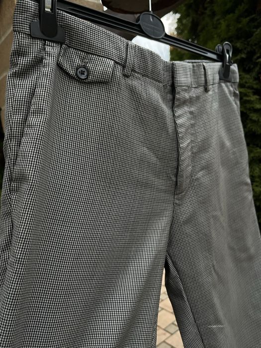 Vând pantaloni pentru barbati Hugo Boss marimea  S-M