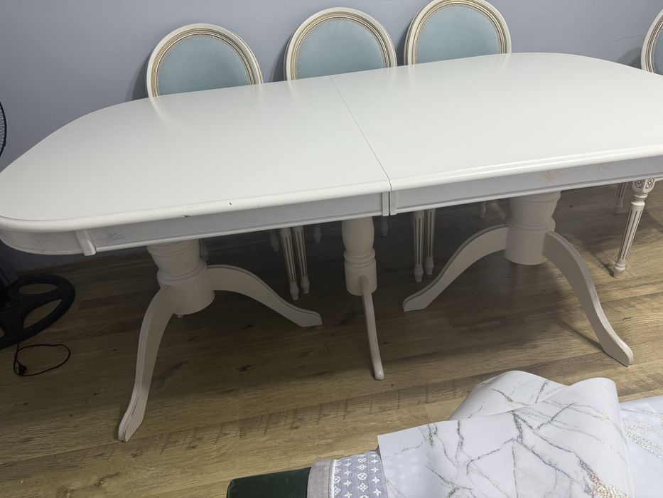 Стол 4м производства Малайзия,срочно продам в новом состояние,овальный