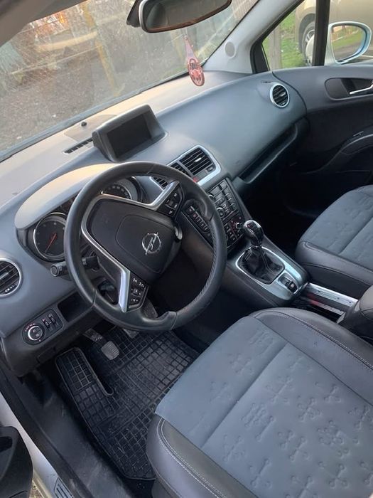 Vând Opel Meriva an 2012 stare bună