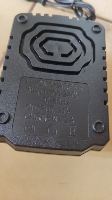 Încărcător acumulatori Makita 14.4 18v