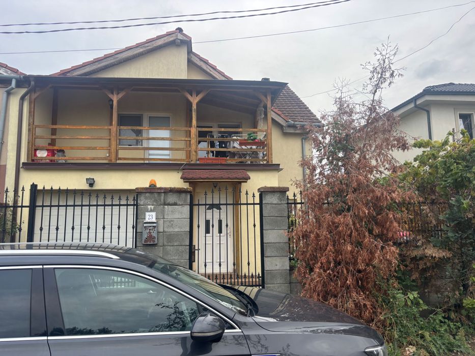 Casă de închiriat