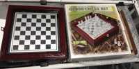 шах нов
дървена кутия , стъклени фигури
размер на игралното поле 21см